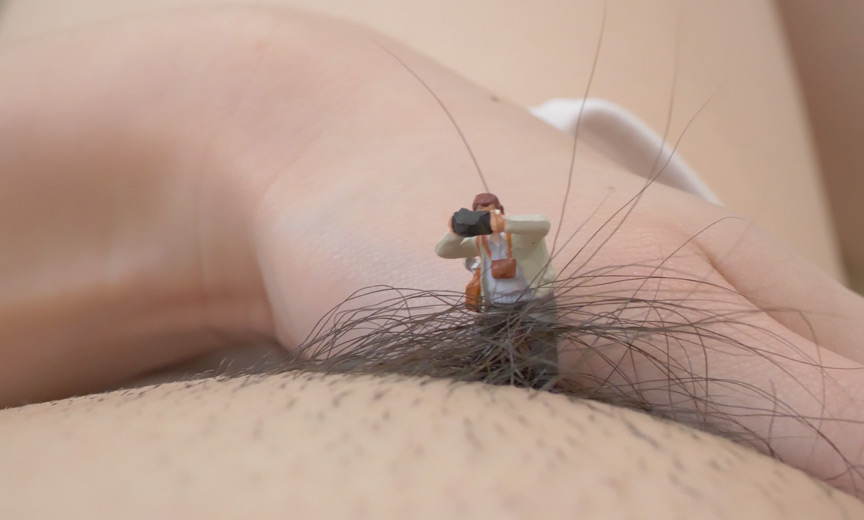 シュリンカー・唾液フェチ歓喜の小人と巨大娘のサイズフェチ的舌ベロエロ動画！【舌・ツバ・巨大女フェチ】人気女優 前田あこチャンの巨大女・舌・唾フェチ動画！